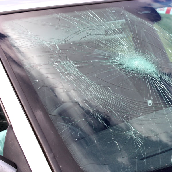 which auto glass replacement service to contact and how much does it cost to fix windshield 